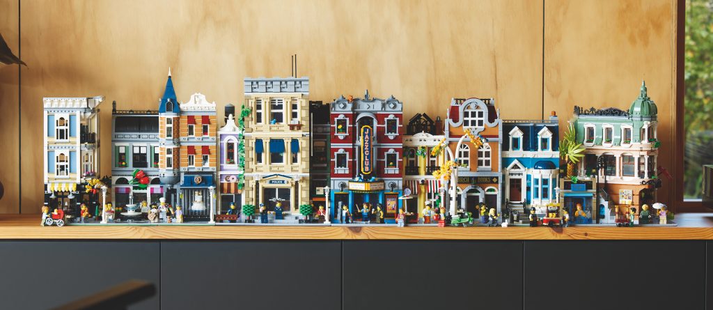 LEGO Icons 10312 Jazz Club 10255 Assembly Square 10278 Police Station 10270 Bookshop 10297 Boutique Hotel 1024x445