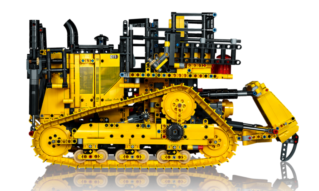 LEGO Technic 42131 CAT D11T Bulldozer side 1024x614